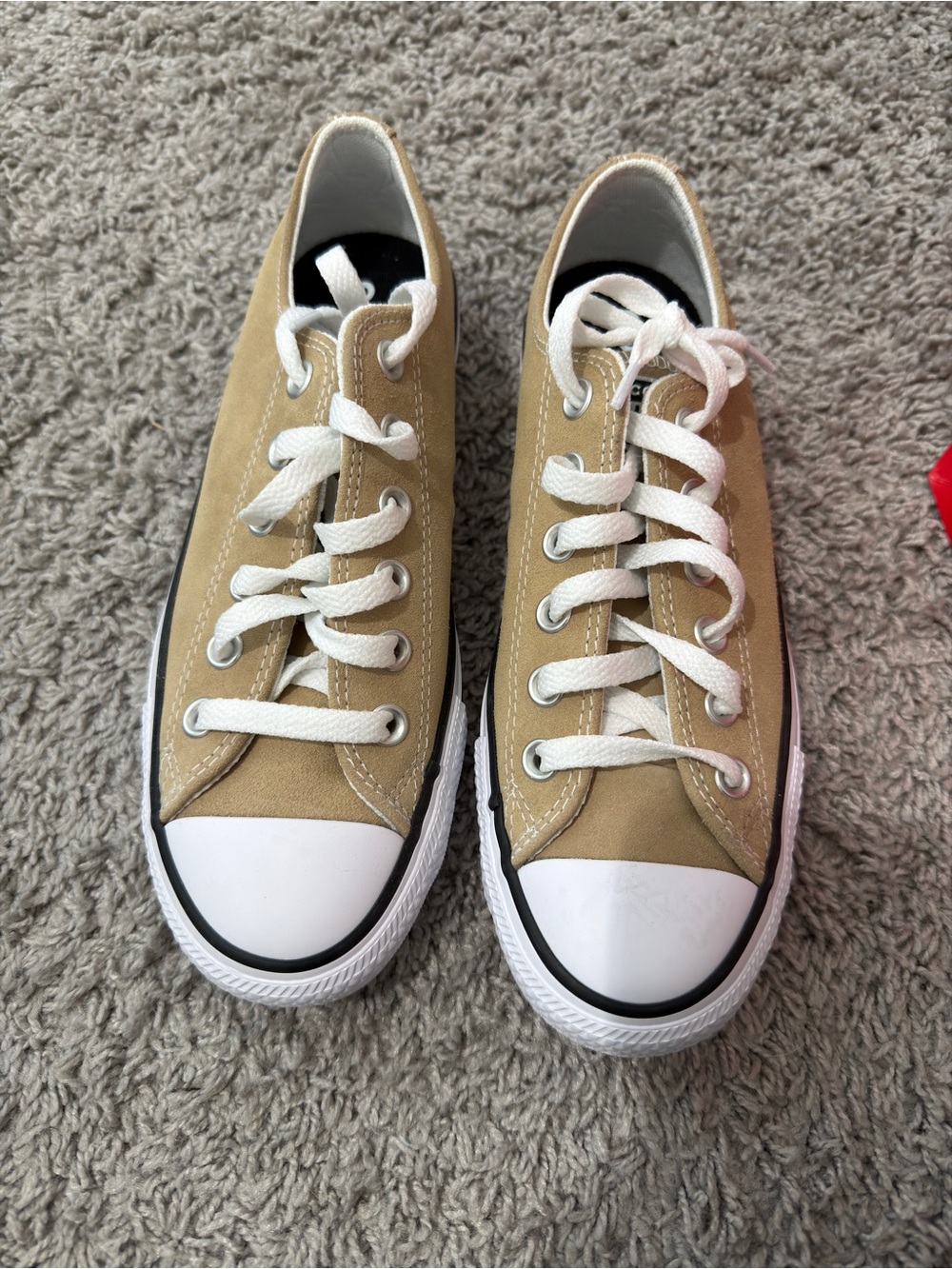 Converse suede in tan/beige